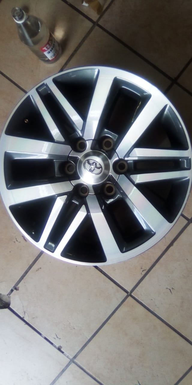 18inch Toyota Hilux/Fortuner original mag to use for spare - Private Seller 18inch Toyota Hilux/Fortuner original mag to use for spare - Private Seller