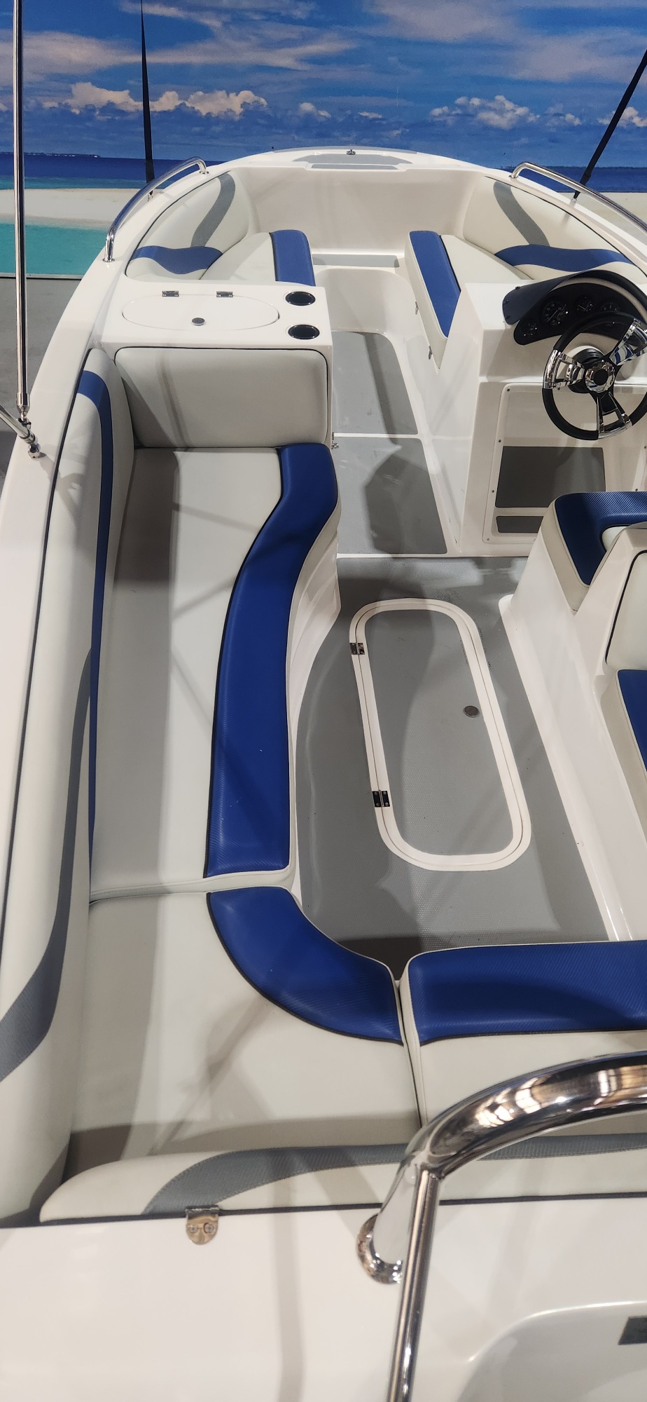 XPRESSION FUNSTER 17 FT ON TRAILER 100 HP MERCURY 4 STROKE