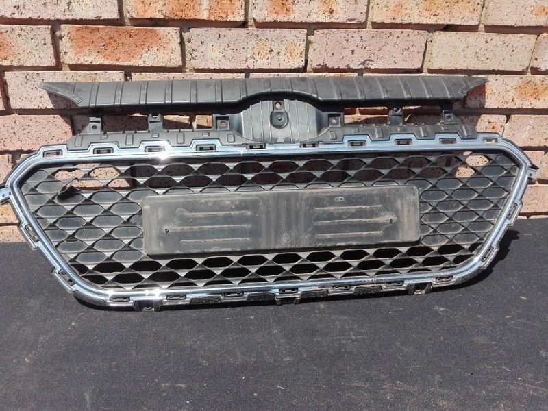 Hyundai i20 Facelift Main Bumper Grill - Private Seller Hyundai i20 Facelift Main Bumper Grill - Private Seller