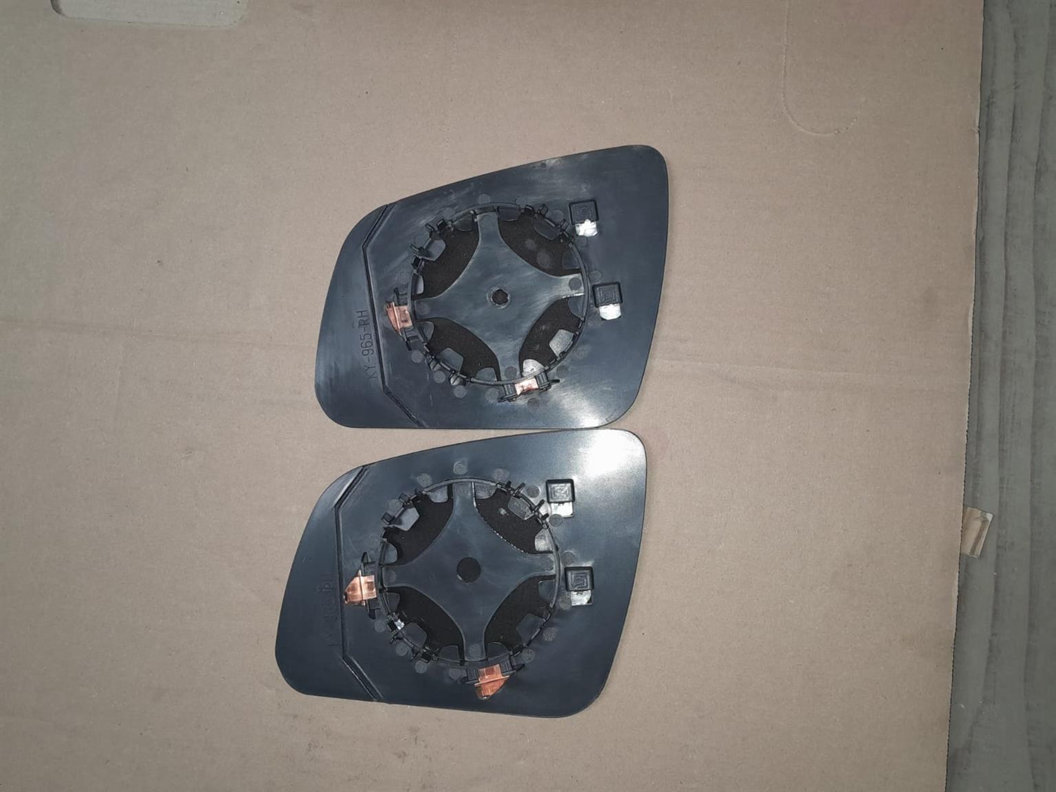 MERCEDES BENZ W204 BOTH SIDES DOORS MIRRORS 2007-09 FOR SALE - Private Seller