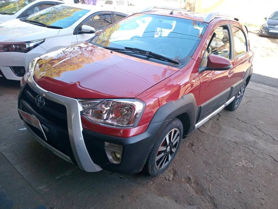 2016 Toyota etios cross 1.5 manual  80000km  Maroon