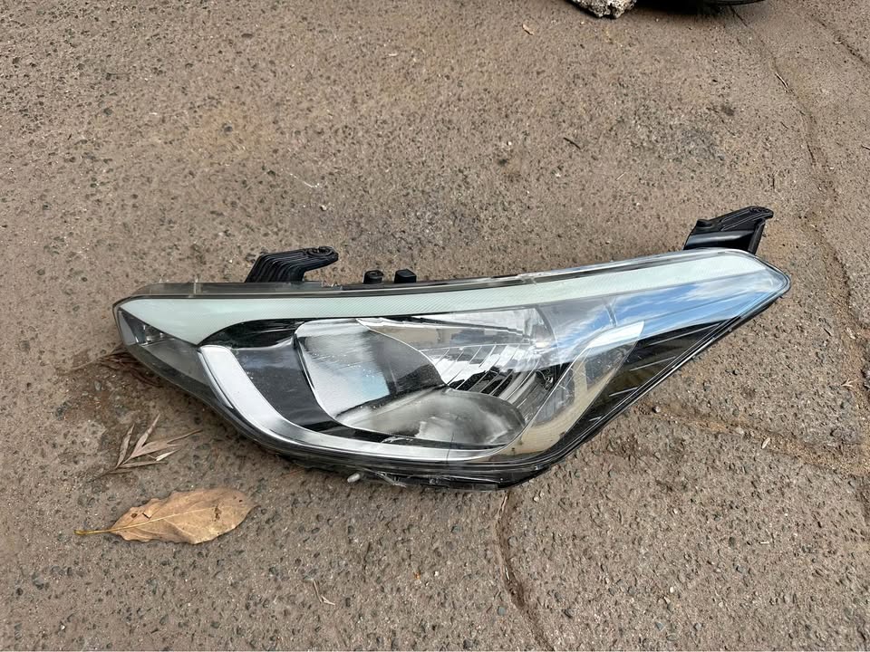 Hyundai i20 left side headlight - Private Seller Hyundai i20 left side headlight - Private Seller