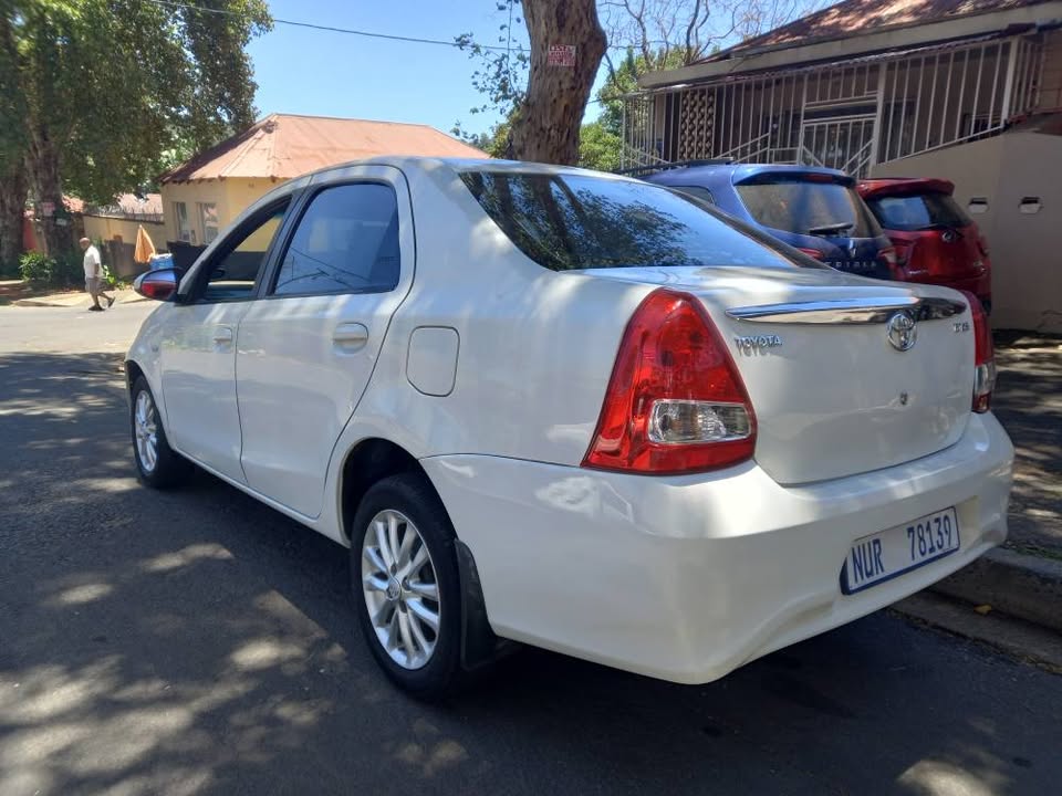 2015 TOYOTA ETIOS SEDAN 1.5 ENGINE PETROL, MANUAL TRANSMISSION, MILEAGE 84000KMS