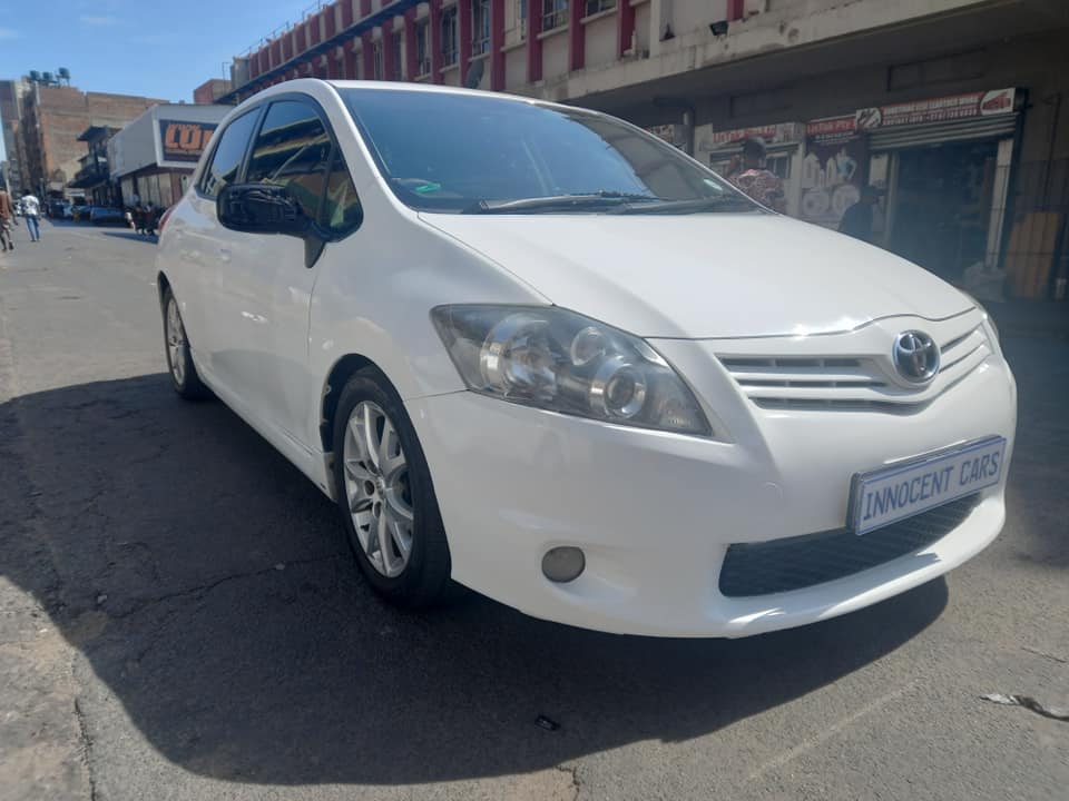 2013 TOYOTA AURIS 2.6 SPORT PETROL, MANUAL TRANSMISSION, WHITE COLOUR, MILEAGE 105000