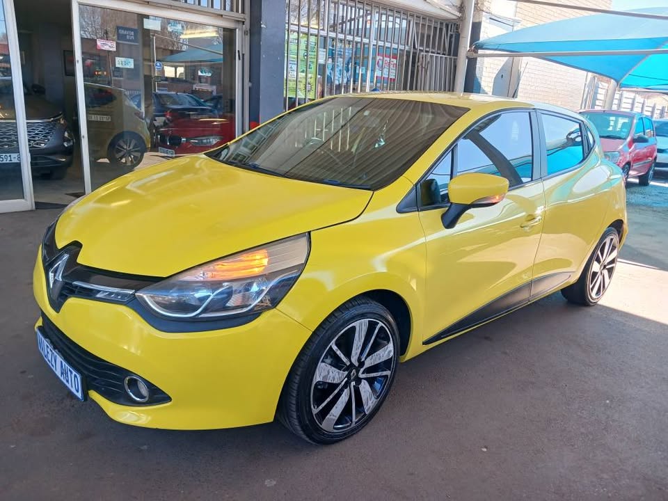 2015 RENAULT CLIO IV 900T Transmission: Manual Mileage: 92000km Fueltype: Petrol Yellow