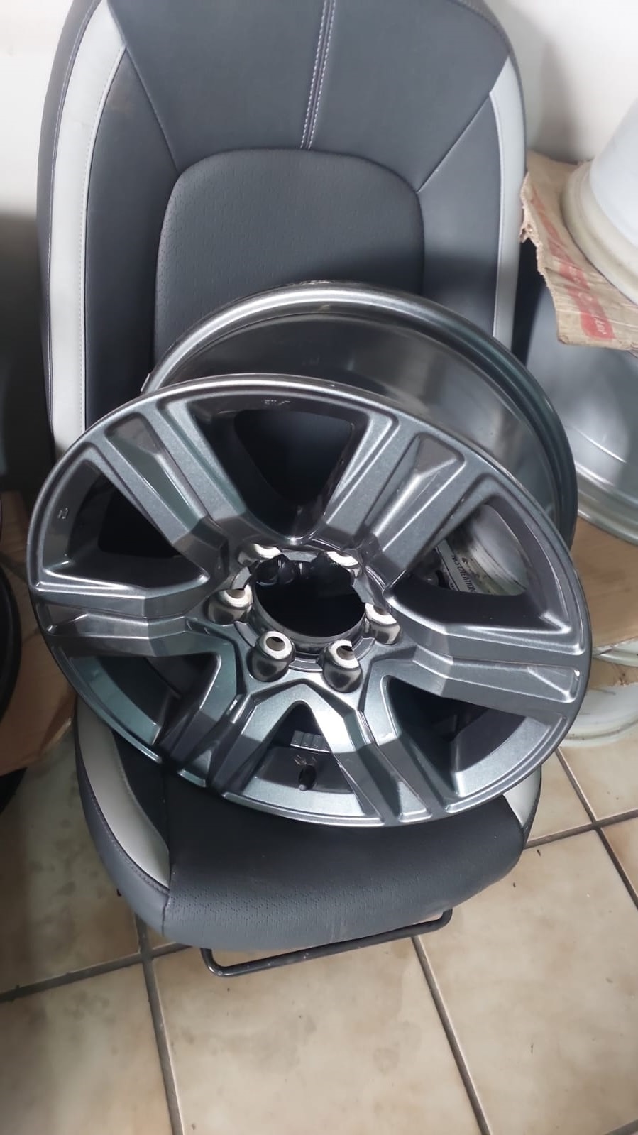 17inch Toyota Hilux/Fortuner original mag to use for spare - Private Seller 17inch Toyota Hilux/Fortuner original mag to use for spare - Private Seller