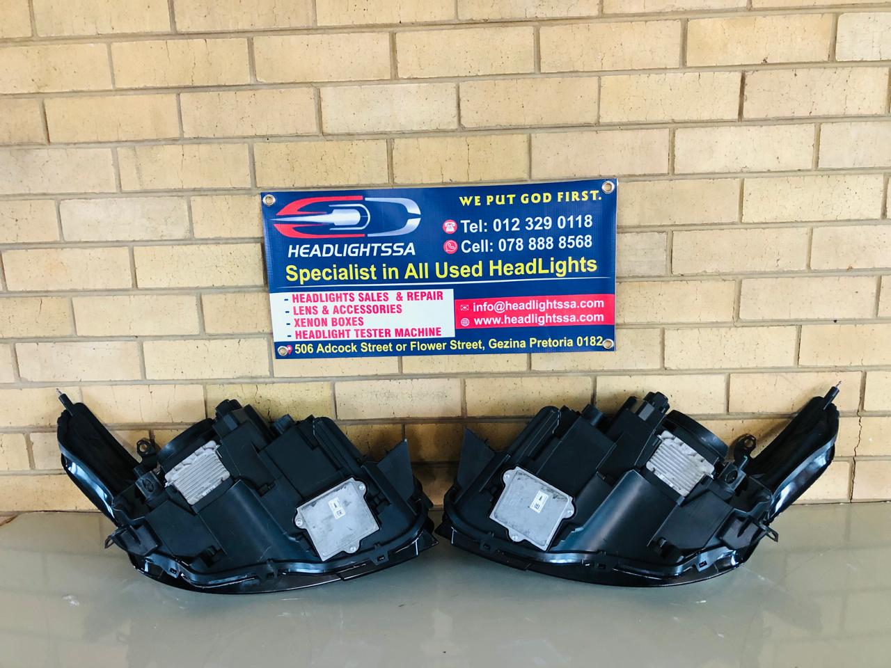Land Rover Vogue L405 left and right side xenon headlights (2018) - Private Seller