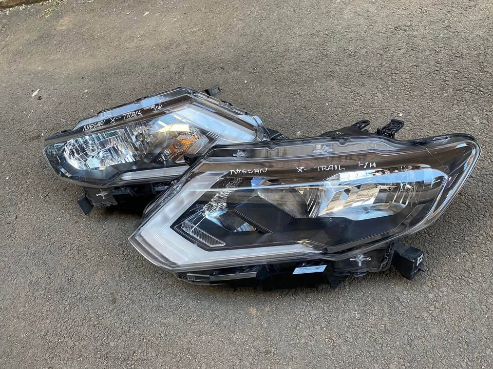 Nissan X-Trail headlights