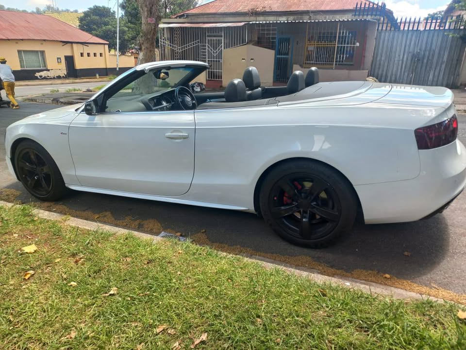 Audi A5 Convertable SLINE. 2014 Model, Engine 2.0 TDI DIESEL, Automatic, White 108000kms.
