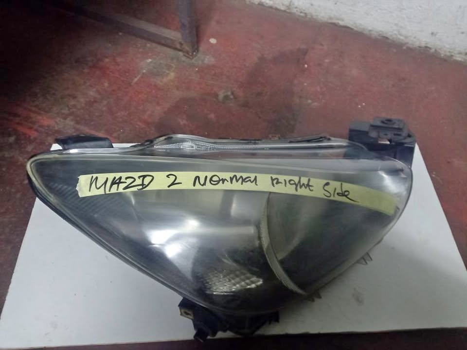 MAZDA 2 HEADLIGHT RIGHT SIDE NORMAL - Private Seller MAZDA 2 HEADLIGHT RIGHT SIDE NORMAL - Private Seller