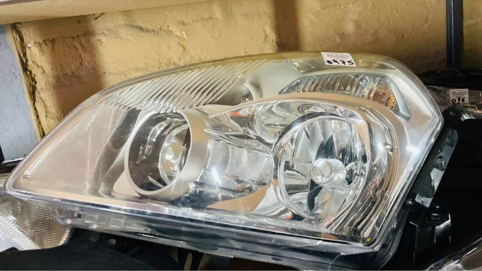 Nissan Qashqai MK1 headlight 2010/13 - Private Seller Nissan Qashqai MK1 headlight 2010/13 - Private Seller