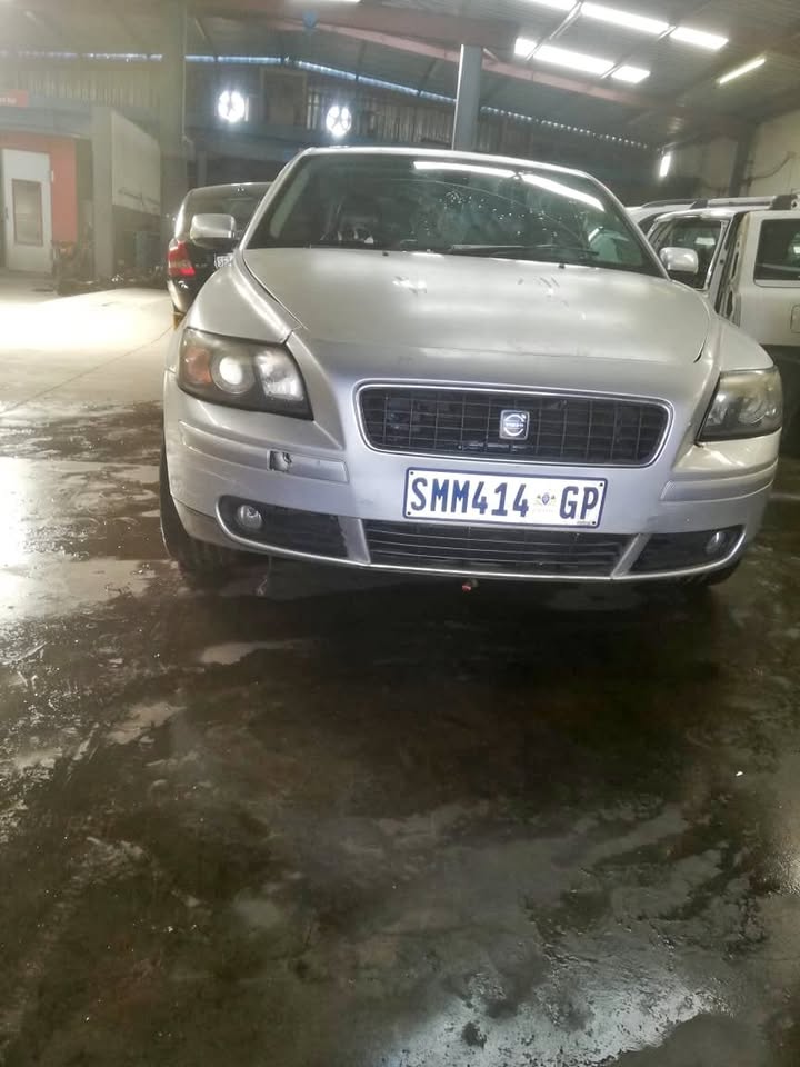 VOLVO S40 T5 2.5L 2006 STRIPPING FOR SPARES - Private Seller VOLVO S40 T5 2.5L 2006 STRIPPING FOR SPARES - Private Seller