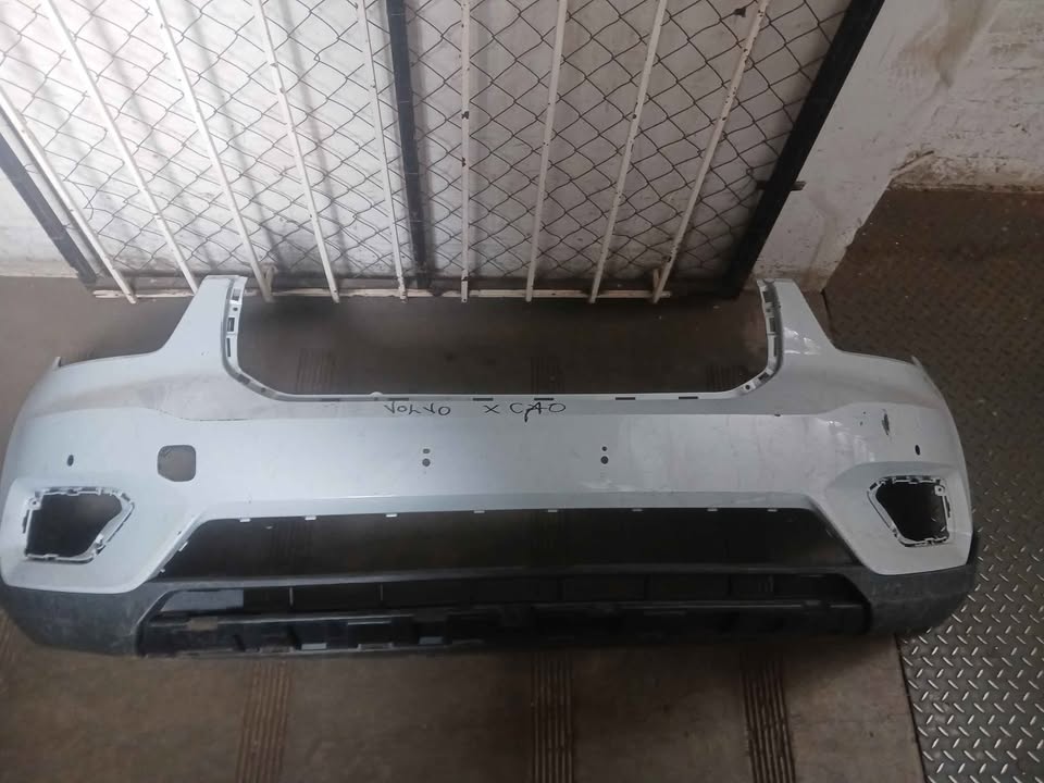 VOLVO XC40 FRONT BUMPER - Private Seller