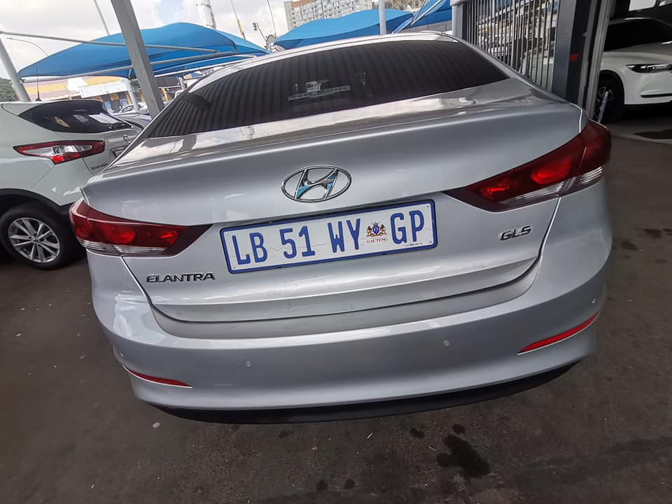 2017 HYUNDAI ELENTRA GLS 1.6 SEDAN MANUAL PETROL