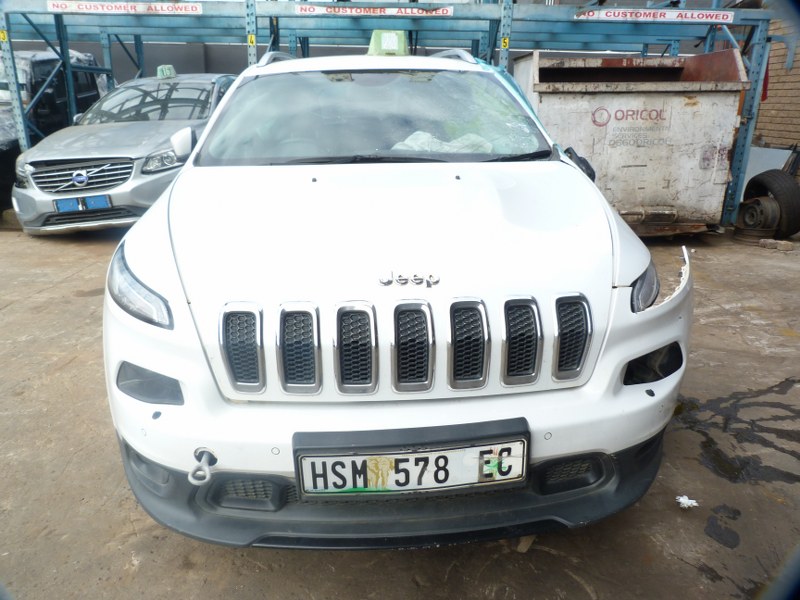 2016 Jeep Cherokee 2.4 9 Speed AT White - SPARES - Private Seller 2016 Jeep Cherokee 2.4 9 Speed AT White - SPARES - Private Seller