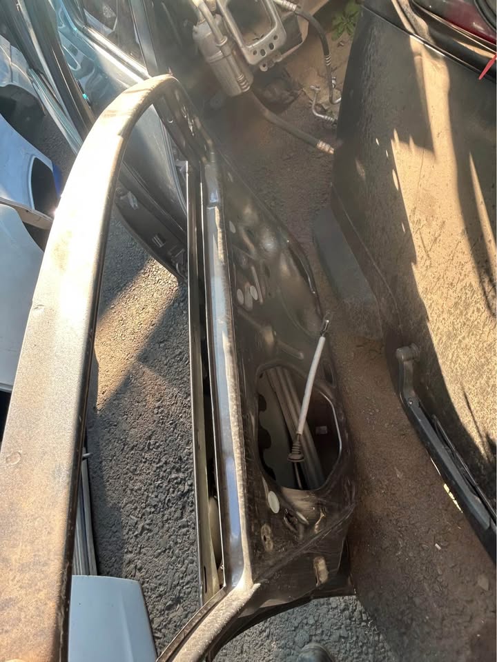 Volkswagen Polo 6 Left Front Door For Sale Call or Whatsapp