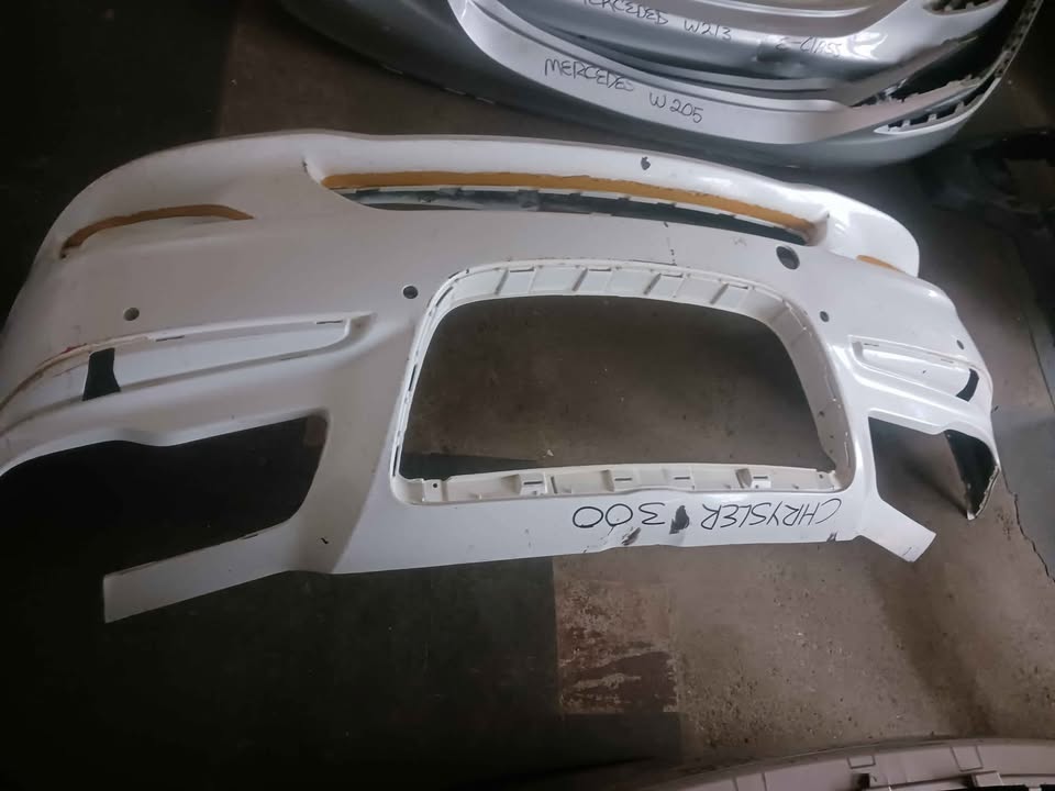 CHRYSLER 300 FRONT BUMPER - Private Seller