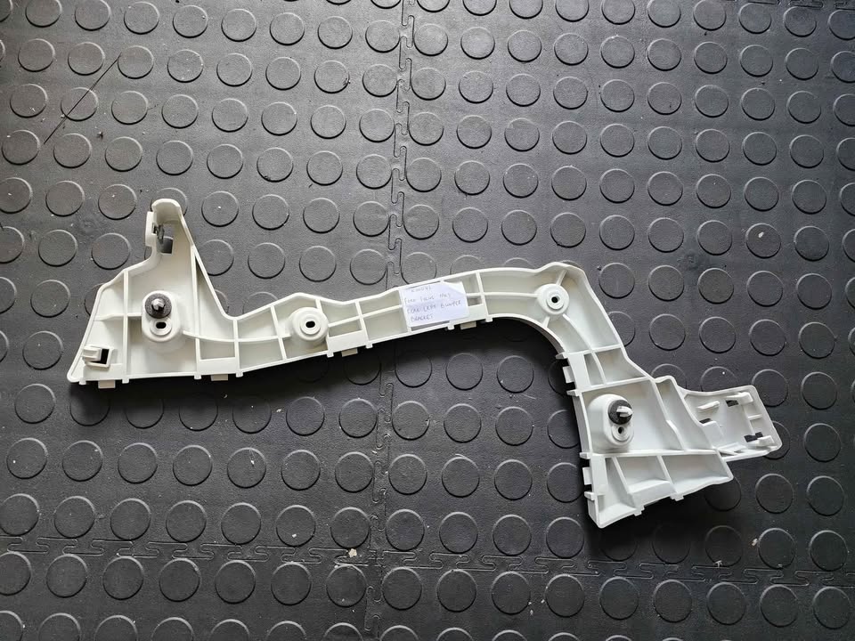 FORD FOCUS MK3 REAR LEFT BUMPER BRACKET - OEM
