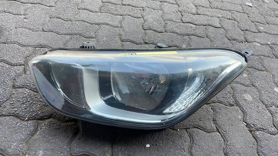 Hyundai i20 headlight - Private Seller Hyundai i20 headlight - Private Seller