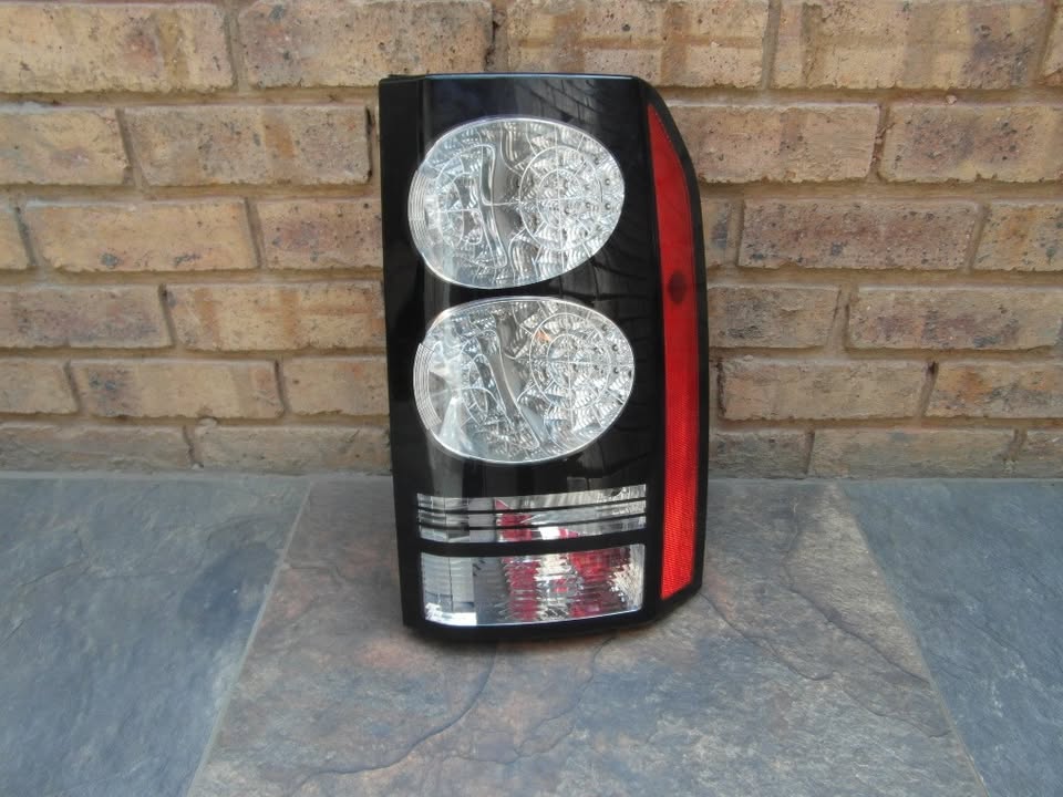 Land Rover Discovery 4 Right-Side Tail Light for sale | AUTO EZI