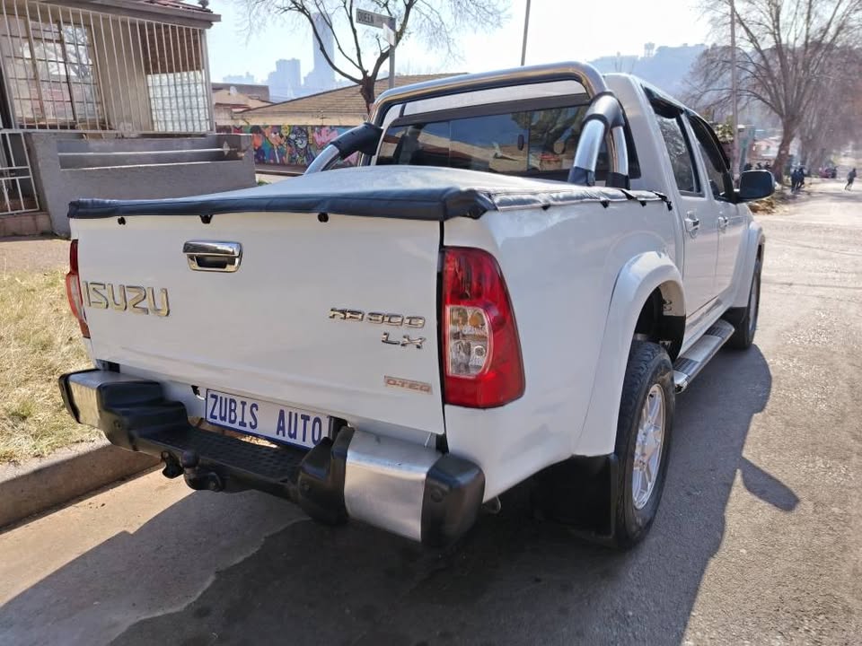 Isuzu kb300 Lx Dtec 2012