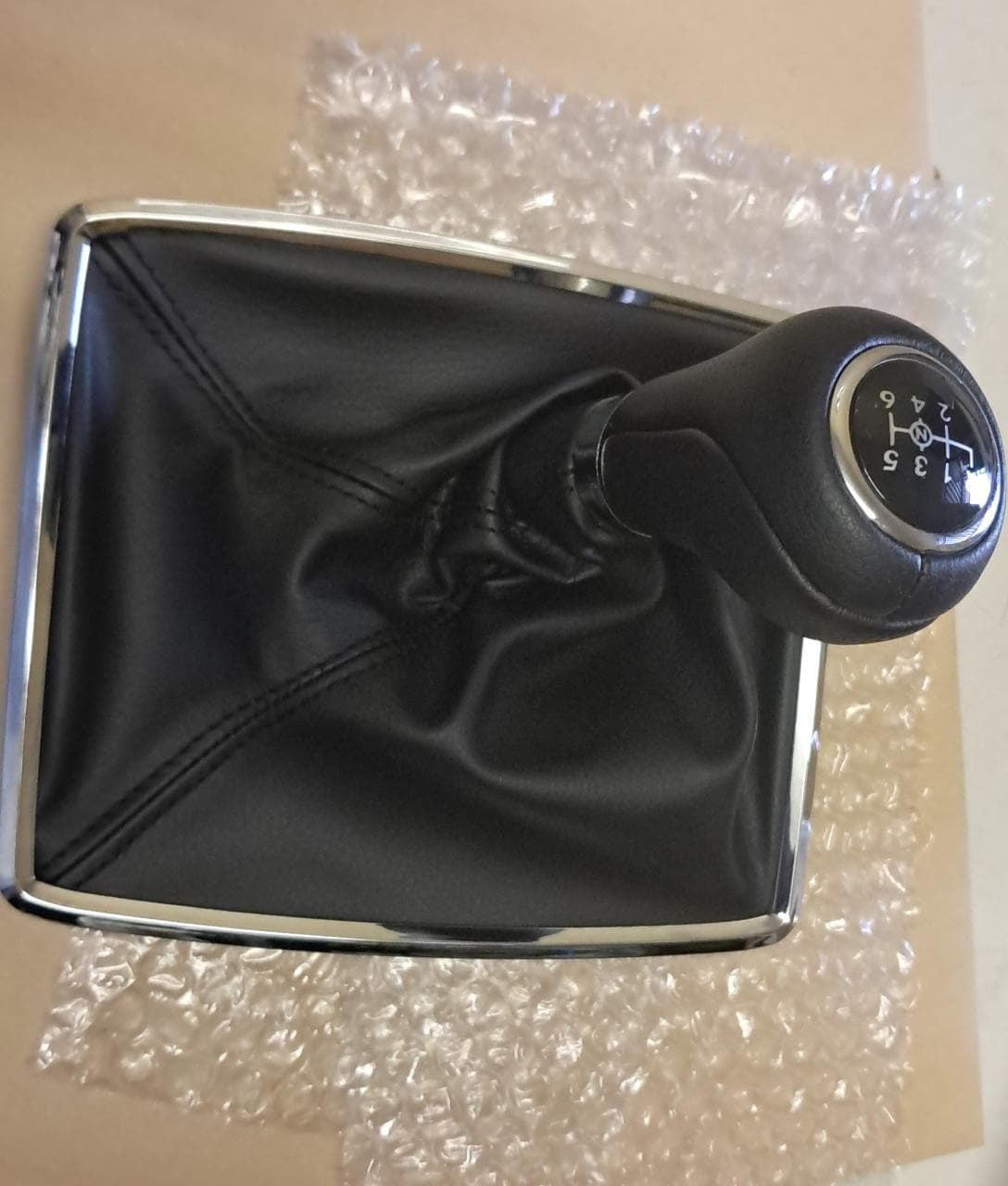 W204 gearknob - Private Seller W204 gearknob - Private Seller