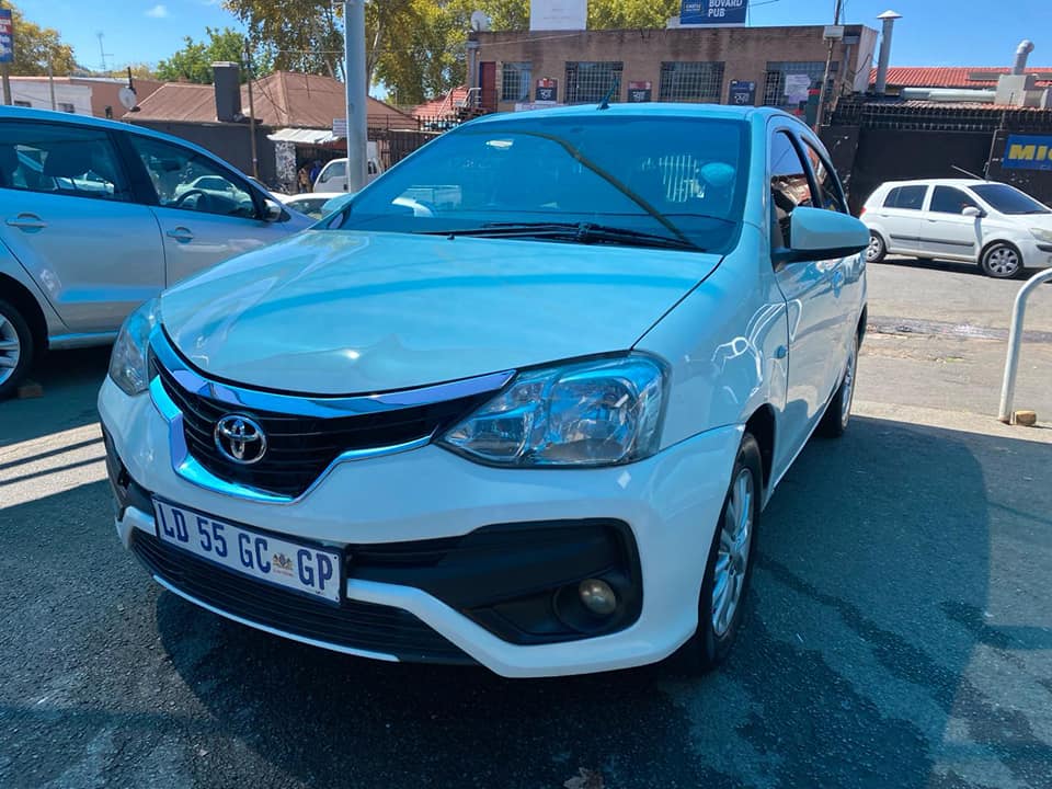 2018 TOYOTA ETIOS 1.5 HATCHBACK MANUAL