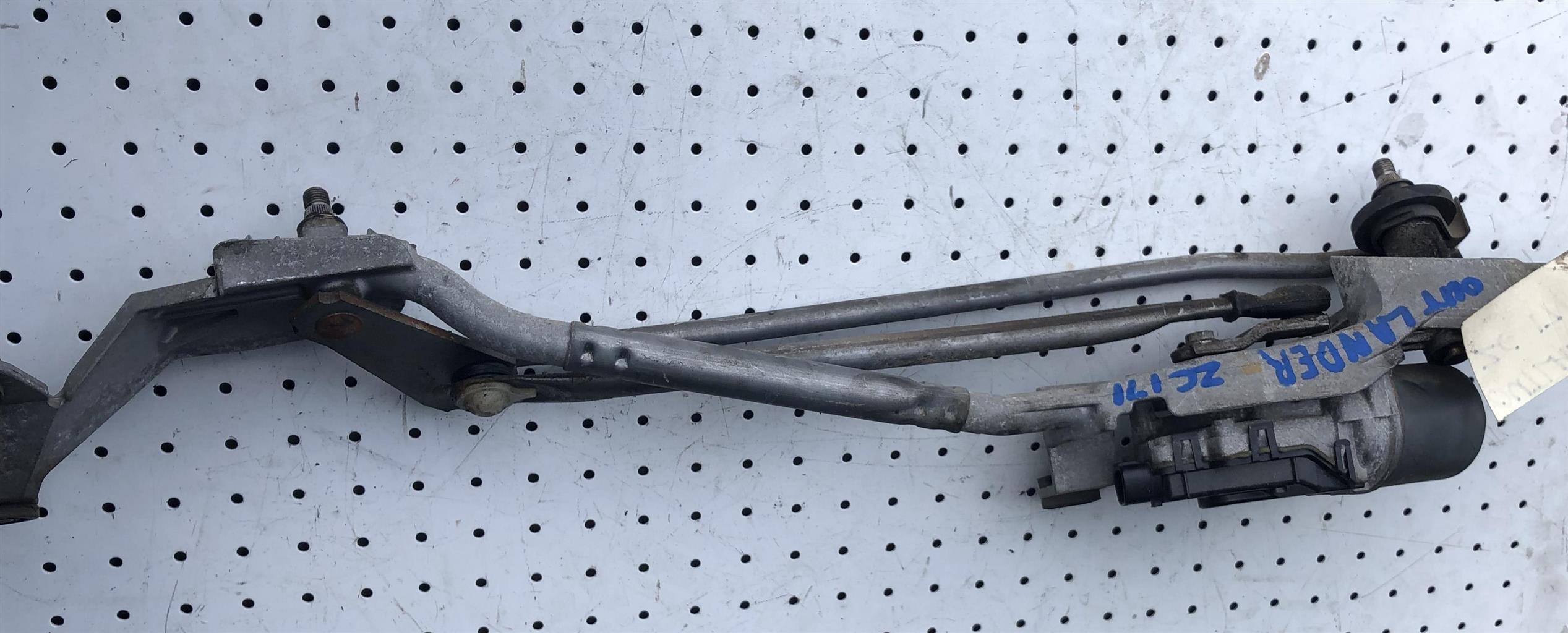 MITSUBISHI OUTLANDER WIPER MECHANISM (ZC171) - Private Seller MITSUBISHI OUTLANDER WIPER MECHANISM (ZC171) - Private Seller