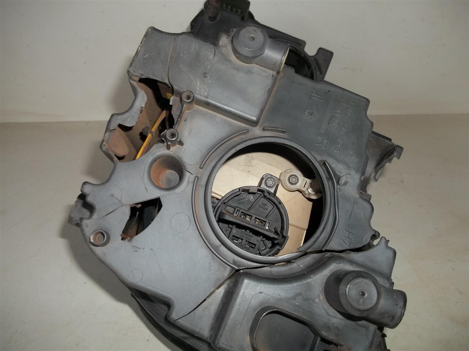 VW Touran '10-'15 right headlight - Private Seller VW Touran '10-'15 right headlight - Private Seller
