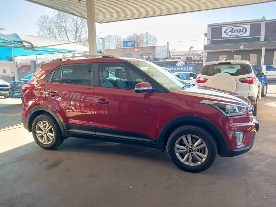 2017 HYUNDAI CRETA 1.6 EXECUTIVE  Transmission: Manual  Mileage: 114000km  Fueltype: Petrol  Maroon