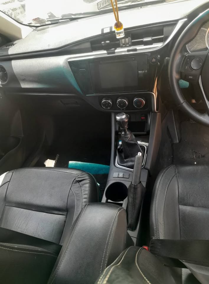 2017 TOYOTA COROLLA PRESTIGE 1.6 SEDAN MANUAL