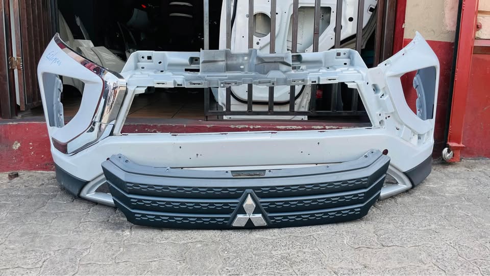 Mitsubishi Eclipse Cross bumper and grill - Private Seller