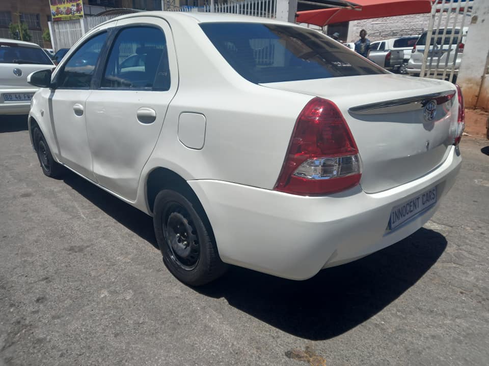 2014 TOYOTA ETIOS 1.5 PETROL ENGINE, MANUAL, MILEAGE 111000KM, WHITE COLOUR