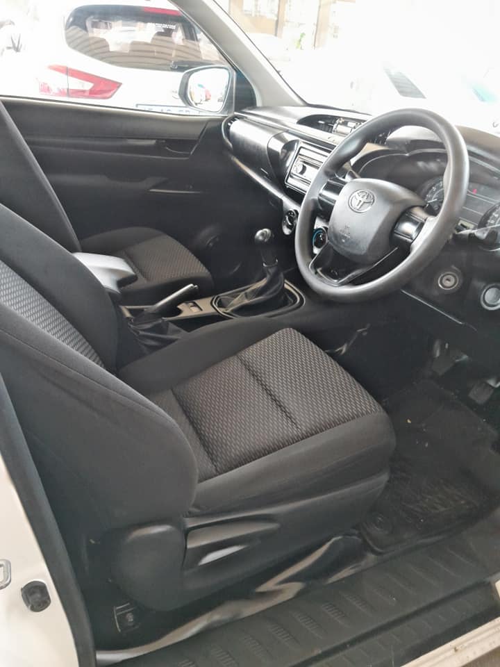 2017 TOYOTA HILUX 2.0 VVTI SINGLE CAB MANUAL