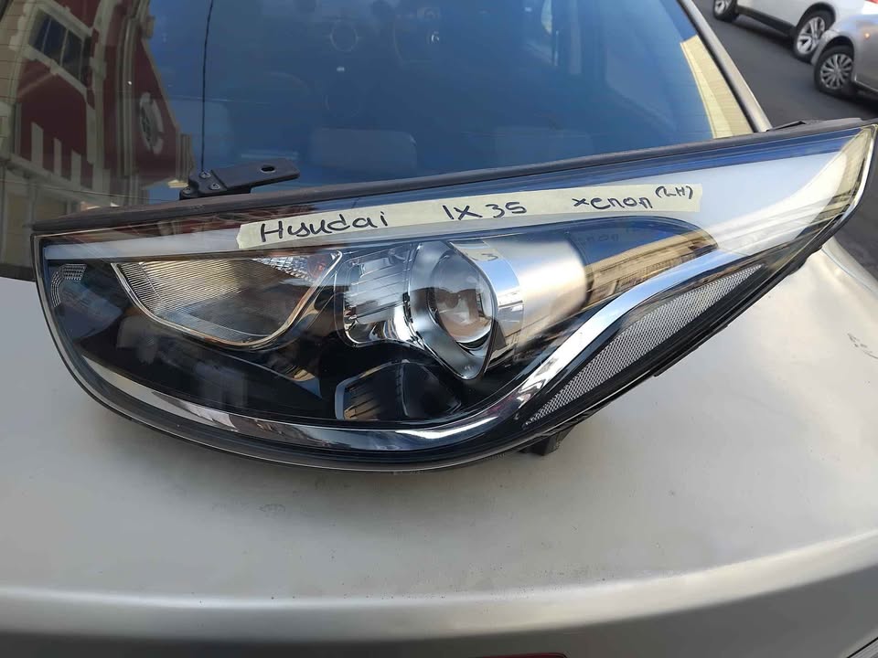 Hyundai ix35 xenon headlight left side (CLEAN) for sale now - Private Seller Hyundai ix35 xenon headlight left side (CLEAN) for sale now - Private Seller