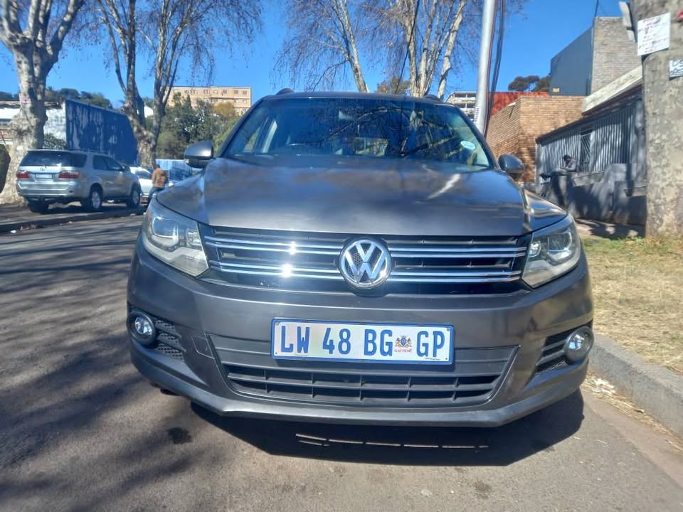 2014 VW Tiguan 2.0 Tsi Blue Motion Petrol, Manual, Grey, 75000kms