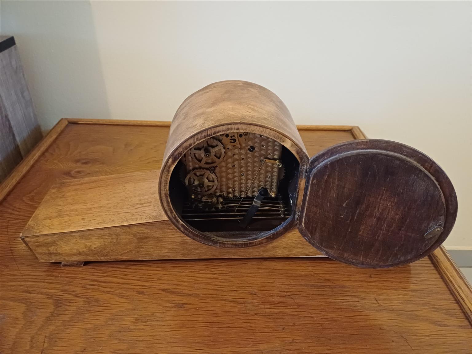 Magnificent oak Chiming clock for Sale