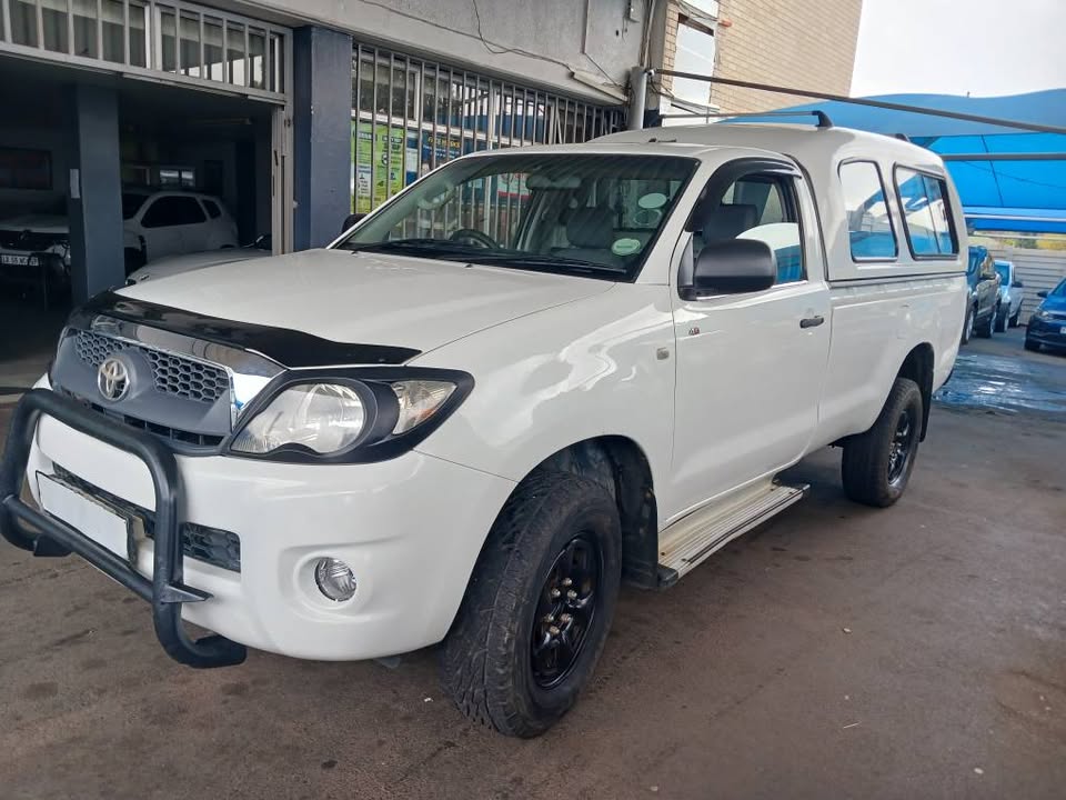 2009 TOYOTA HILUX 2.5 D4D S/C 4X2 Transmission: Manual Mileage: 127000km Fueltype: Diesel White