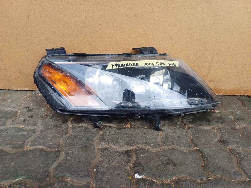 Mahindra XUV 500 Right Side Headlight - Private Seller Mahindra XUV 500 Right Side Headlight - Private Seller