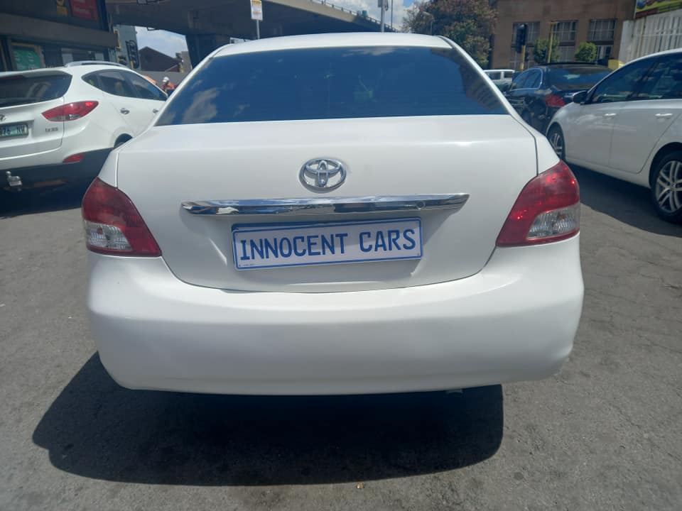 2009 TOYOTA YARIS SEDAN 1.4 PETROL, WHITE COLOUR, 102000KM