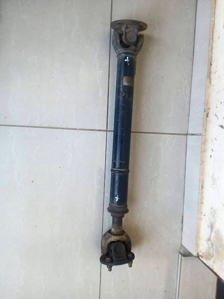 Nissan Np300 2.7 Hardbody Double Cab Propshaft - Private Seller Nissan Np300 2.7 Hardbody Double Cab Propshaft - Private Seller