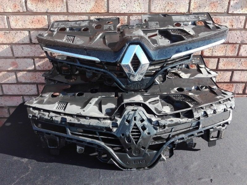 Renault Clio 4 Main Grill - Private Seller Renault Clio 4 Main Grill - Private Seller