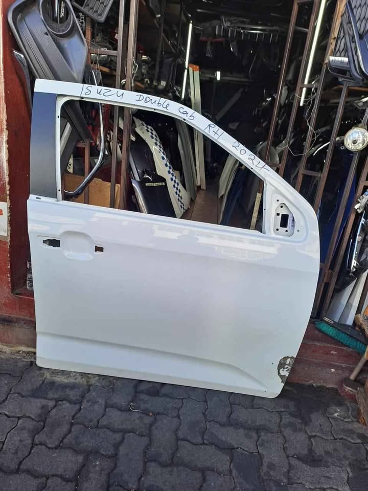 Isuzu Double Cab Front Door Rightside. Call or DM . - Private Seller Isuzu Double Cab Front Door Rightside. Call or DM . - Private Seller