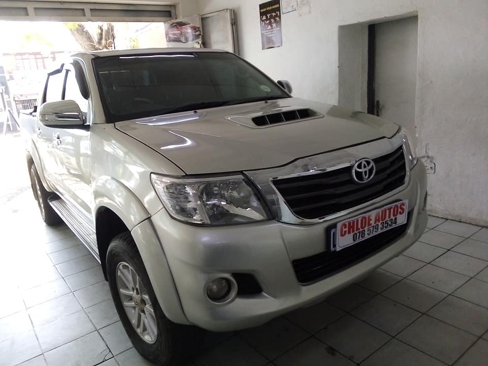 2014 TOYOTA HILUX 3.0 D4D LEGEND 45 DOUBLE CAB MANUAL 4X2 GOLD