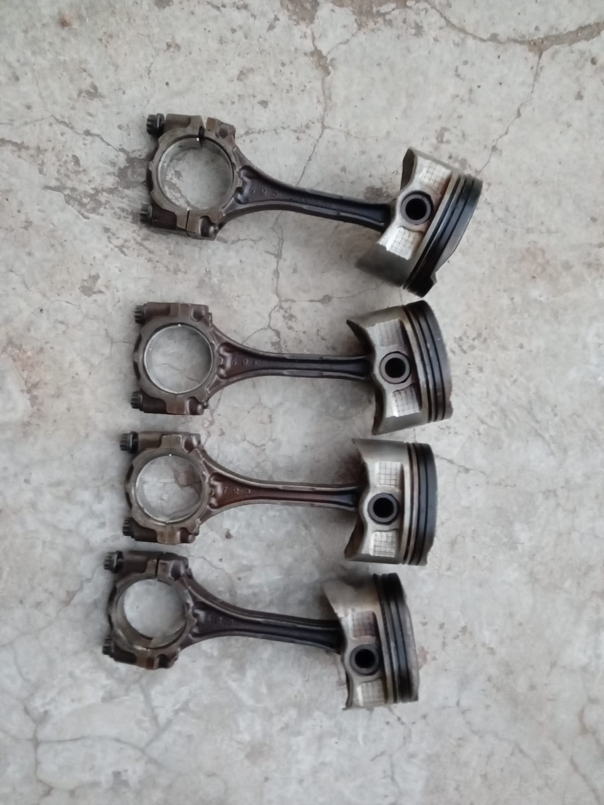 Toyota Yaris 2NZ-FE X4 Pistons & Conrods - Private Seller Toyota Yaris 2NZ-FE X4 Pistons & Conrods - Private Seller