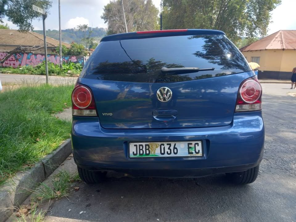 2017 VW Polo Vivo Hatchback, 1.4 Petrol, Manual, Blue, 95000kms Service book.