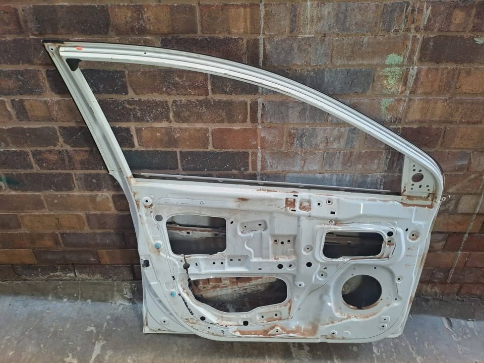 2017 - 2021 Hyundai Elantra LEFT FRON DOOR - Private Seller 2017 - 2021 Hyundai Elantra LEFT FRON DOOR - Private Seller