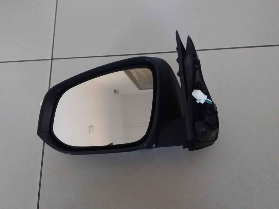 TOYOTA  FORTUNER 16/20  DOOR MIRRORS ELECTRIC CHROME WITH INDICATOR AUTOMATIC FOLDING