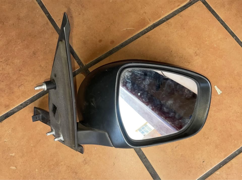 Suzuki Swift side mirror - Private Seller Suzuki Swift side mirror - Private Seller