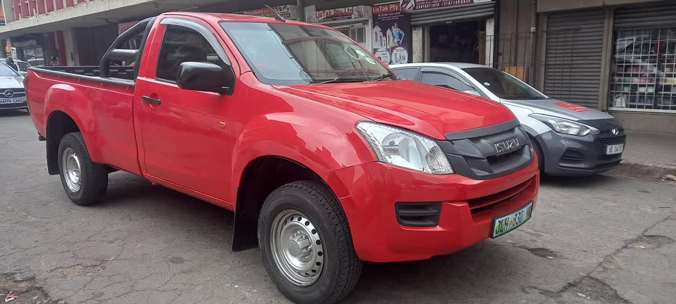 2015 ISUZU KB 250 FLEETSIDE SINGLE CAB, MANUAL TRANSMISSION, RED COLOR